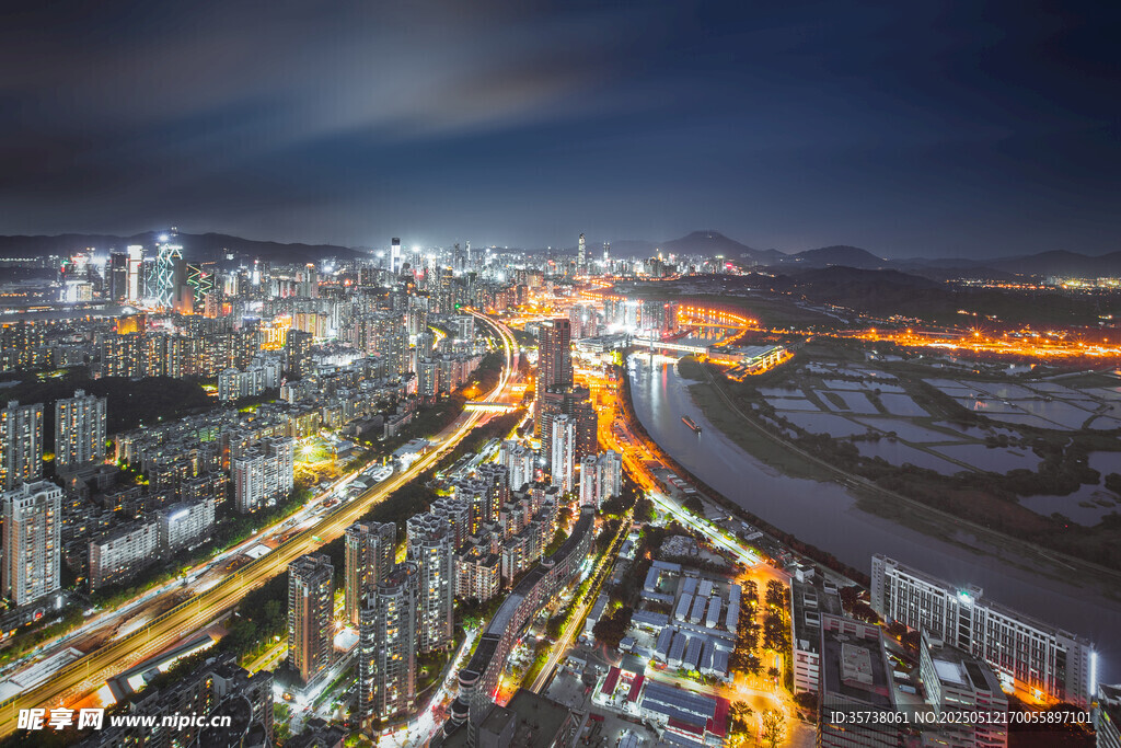 城市璀璨夜景俯瞰图