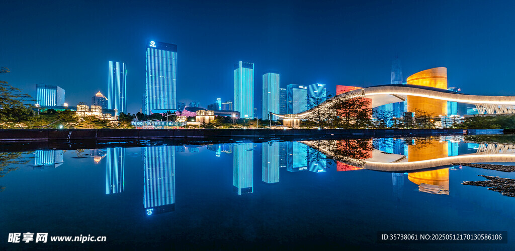 城市夜景与飞机倒影美景