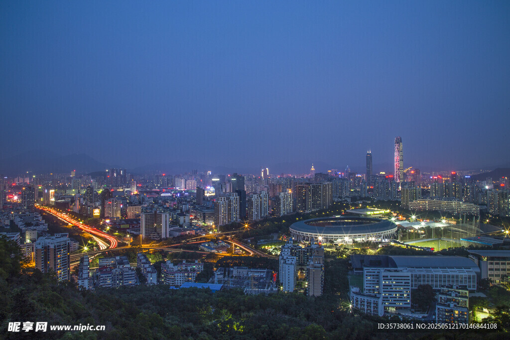 城市夜景俯瞰图