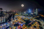 月夜下的繁华都市夜景