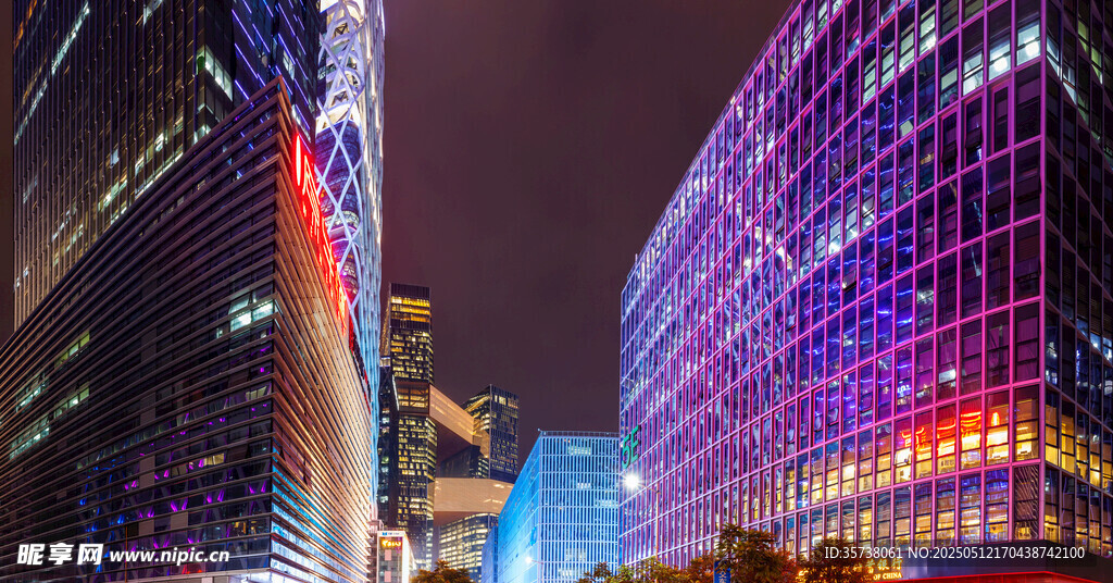 都市璀璨夜景摩天大楼