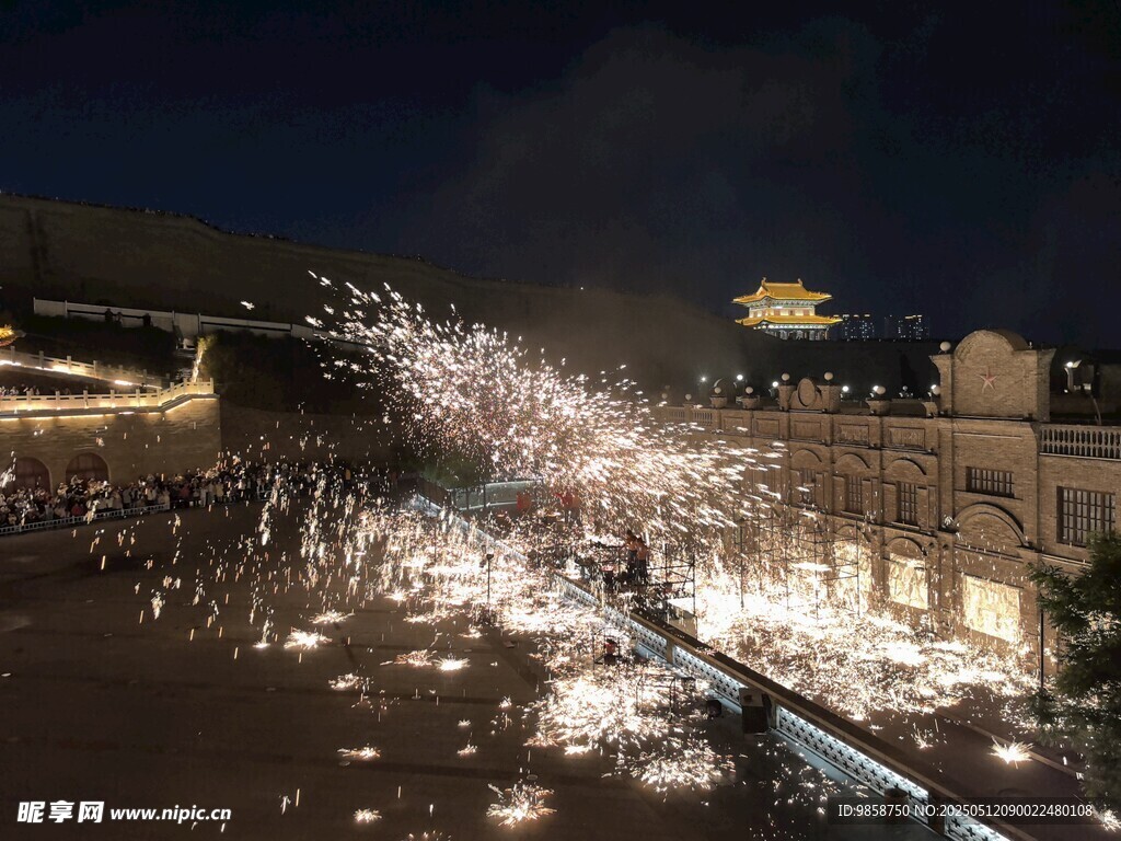 忻州古城打铁花