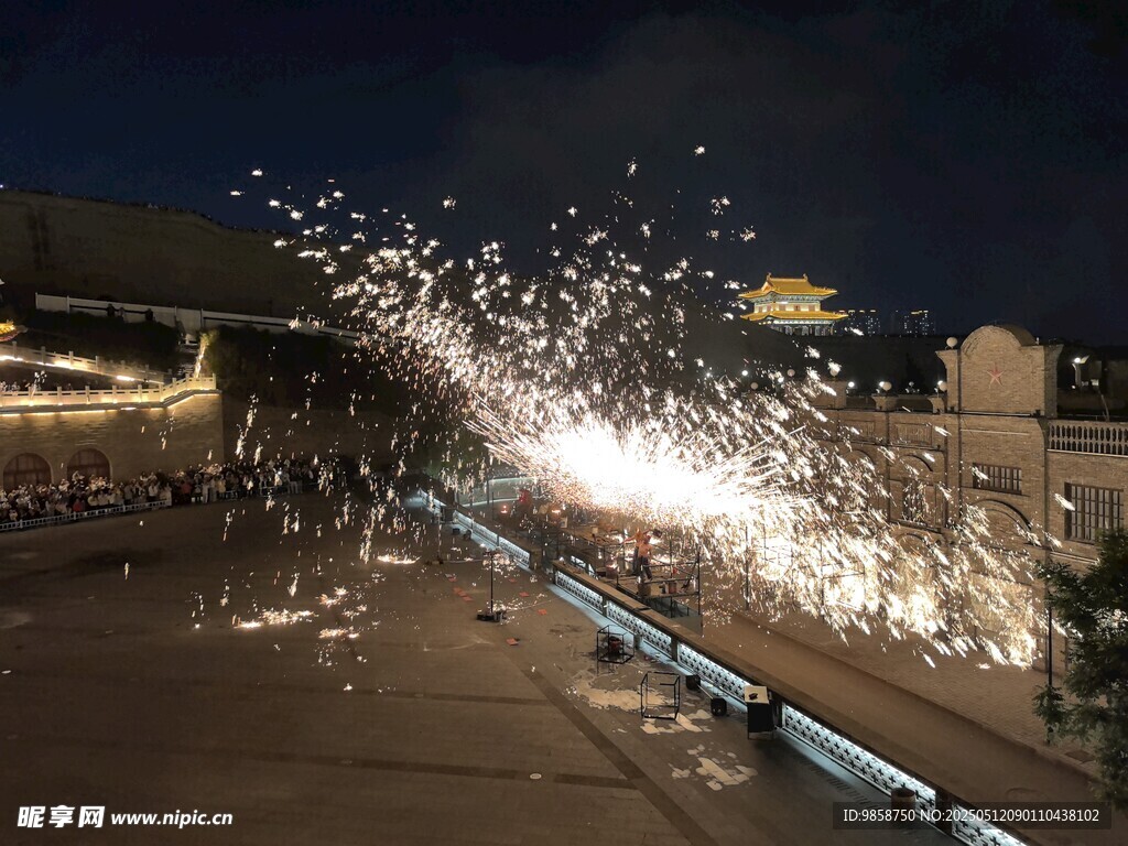 忻州古城打铁花