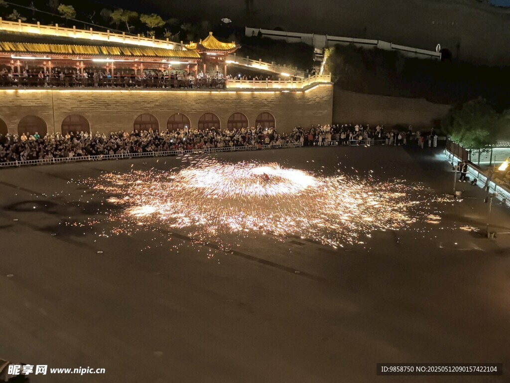 忻州古城打铁花