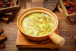 砂锅酸菜胡豆瓣