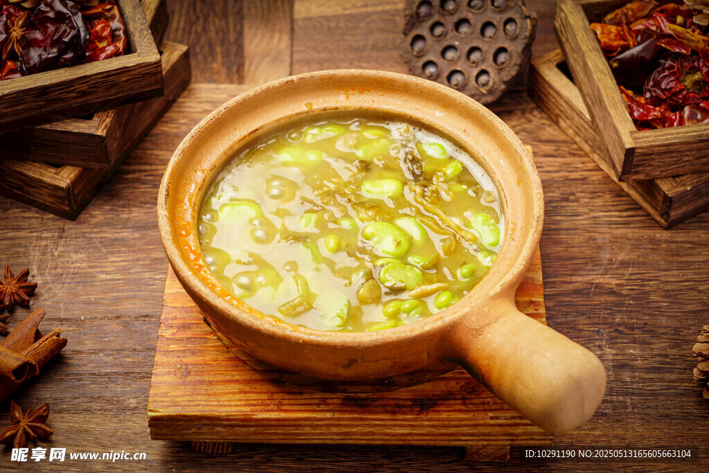 砂锅酸菜胡豆瓣