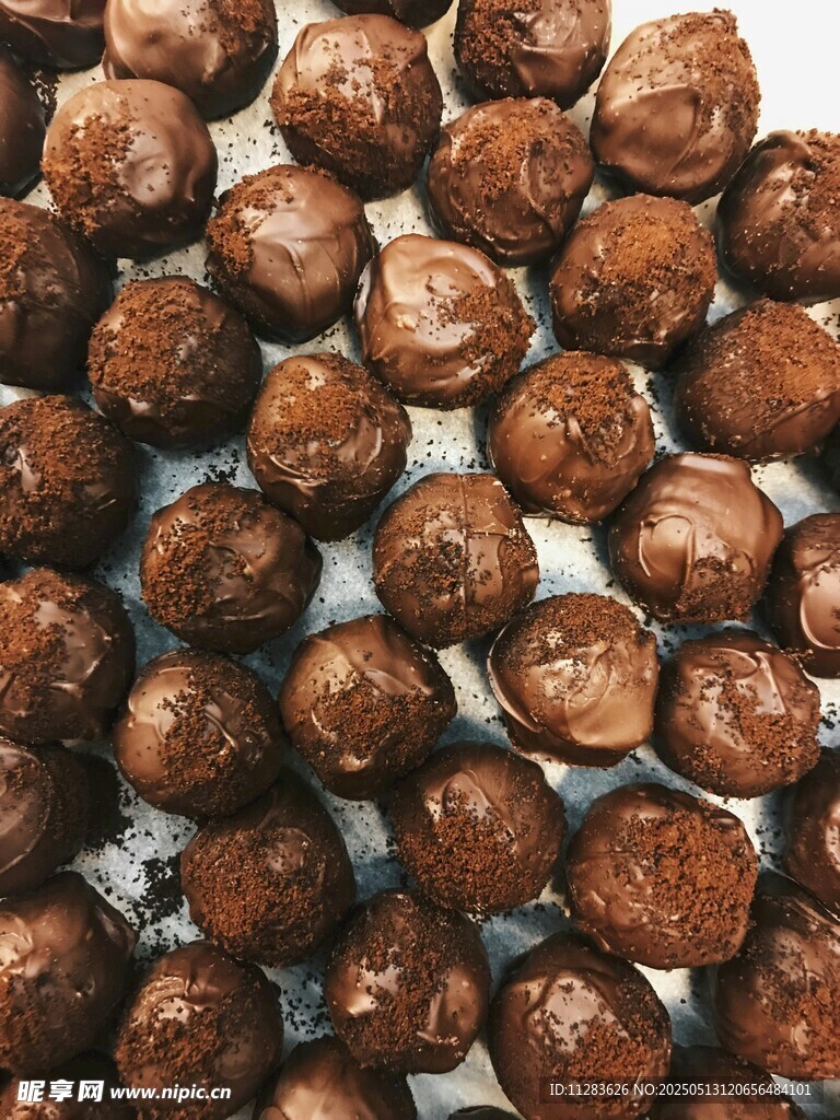 美味巧克力球整齐排列