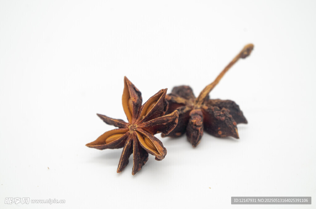 两颗八角茴香特写