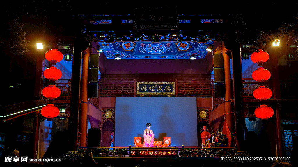 舞台上的表演场景