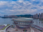 城市河畔景观建筑全景
