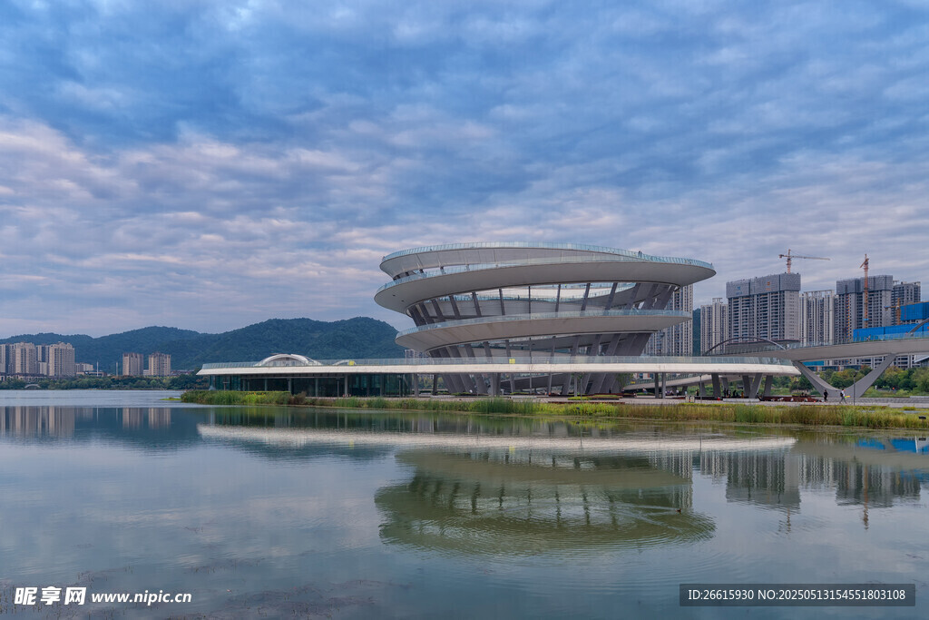 湖畔现代体育场美丽景致