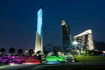 城市夜景中的绚丽灯光建筑