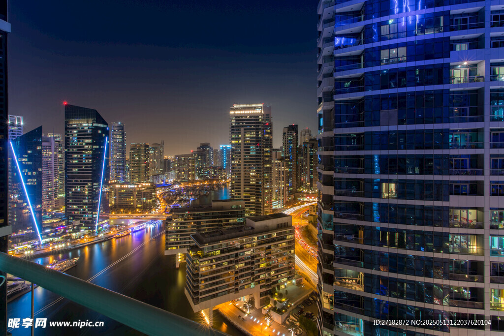 都市璀璨夜景高楼灯火