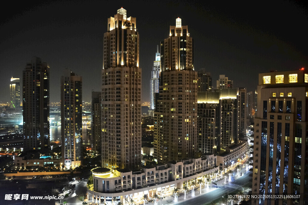 繁华都市夜景璀璨灯火