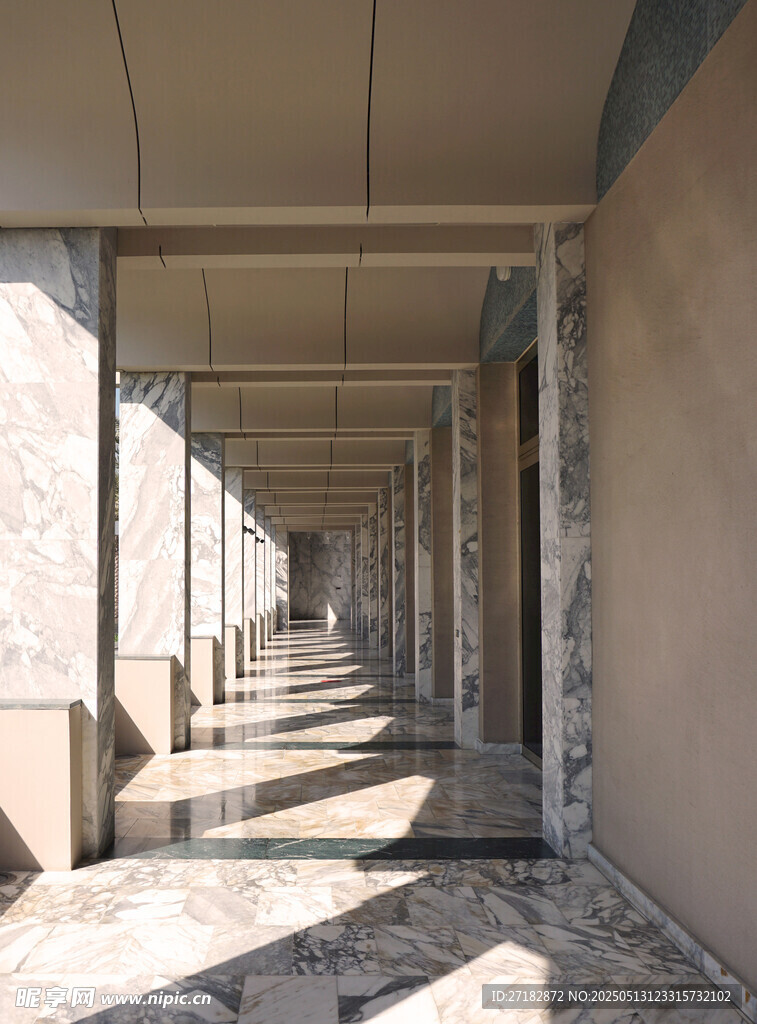 长廊光影 静谧建筑空间