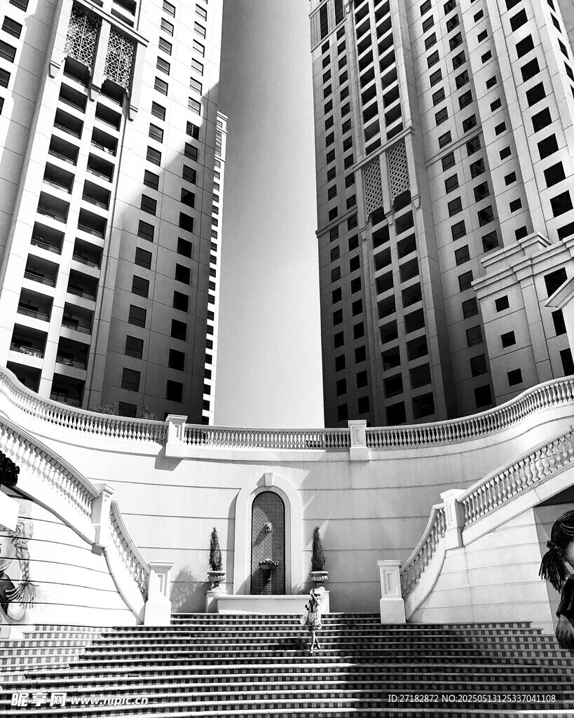都市高楼间的建筑景观