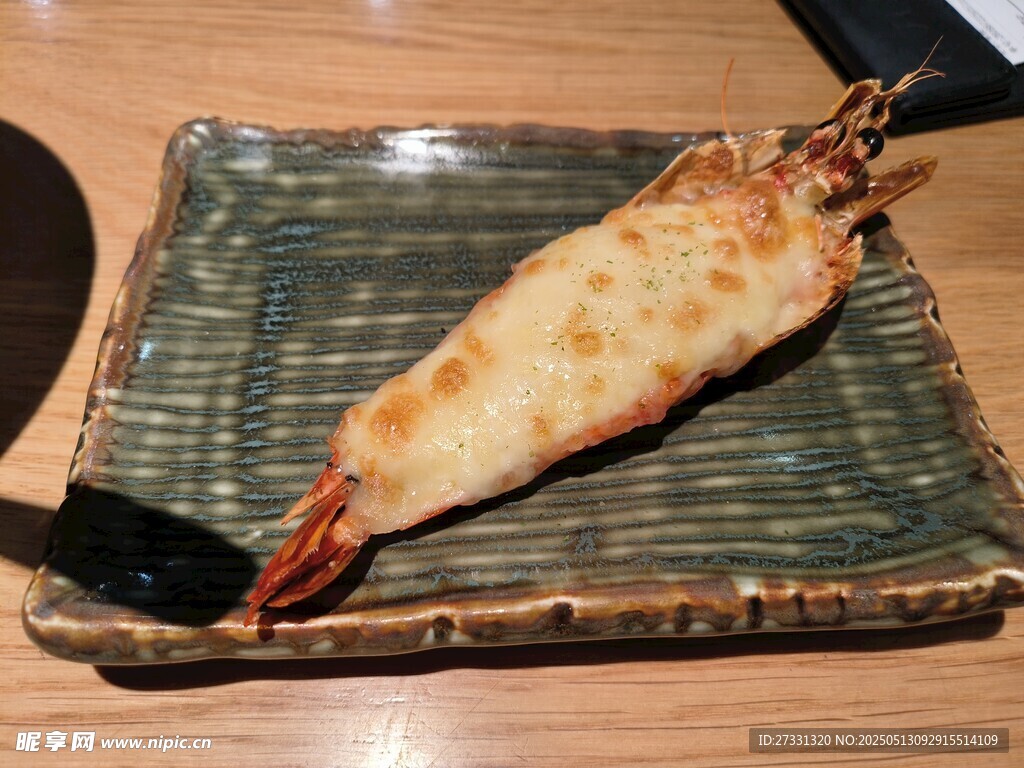 芝士焗大虾美味诱人