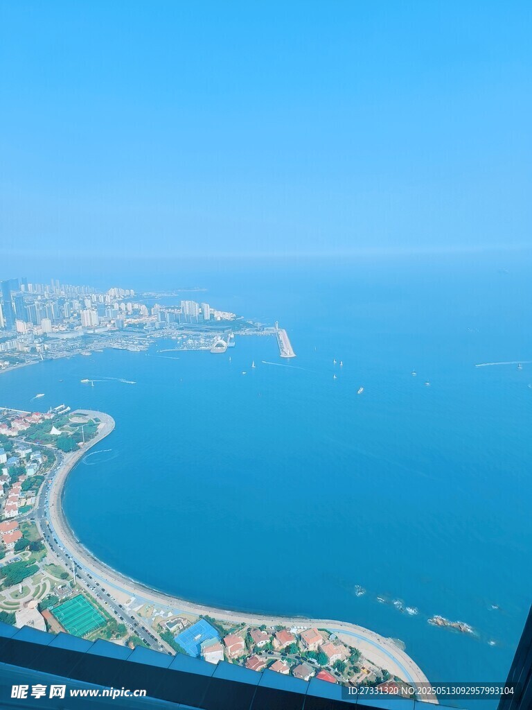 俯瞰青岛美丽海滨城市景观