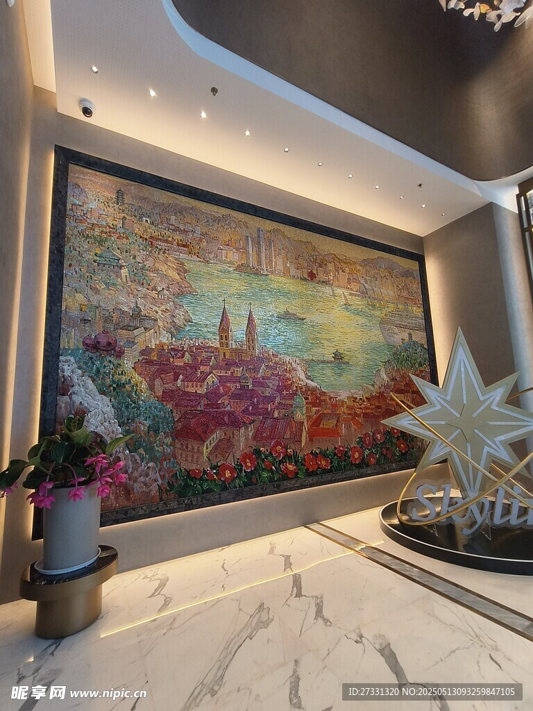 奢华大厅中的绚丽艺术壁画