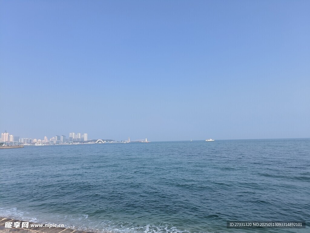 青岛海滨风光 辽阔蓝色大海