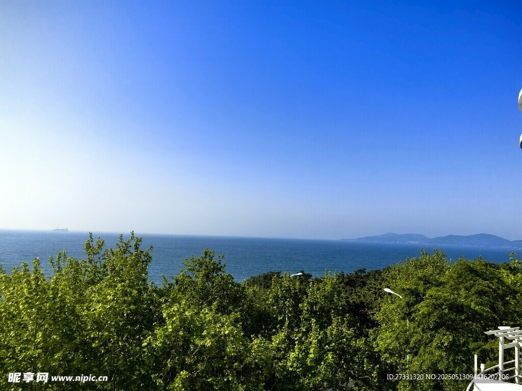 青岛小鱼山远眺碧海蓝天