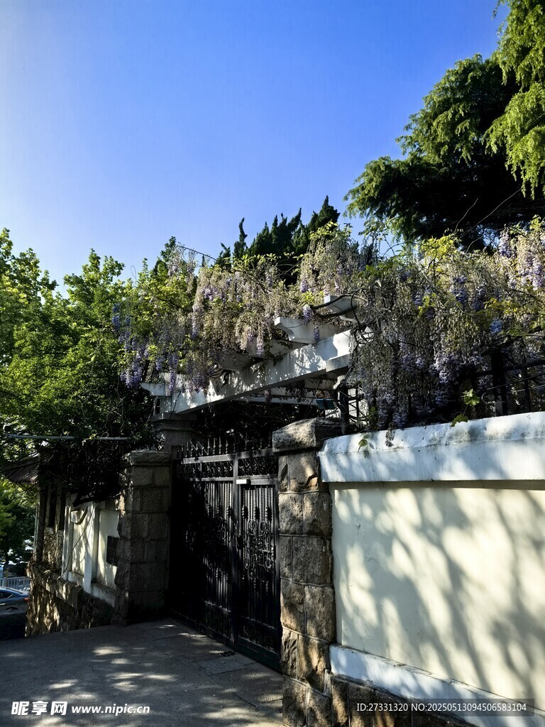 古朴庭院入口景致