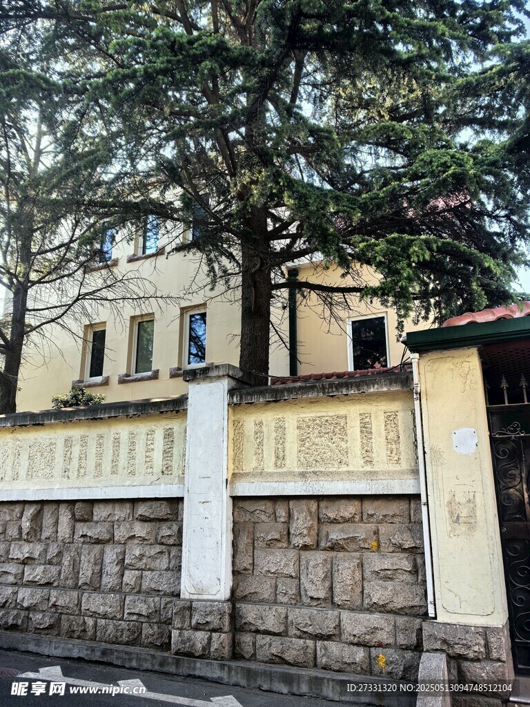 复古风格的庭院建筑景观