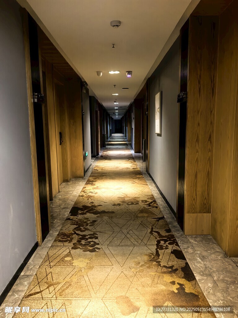 酒店走廊内部温馨场景