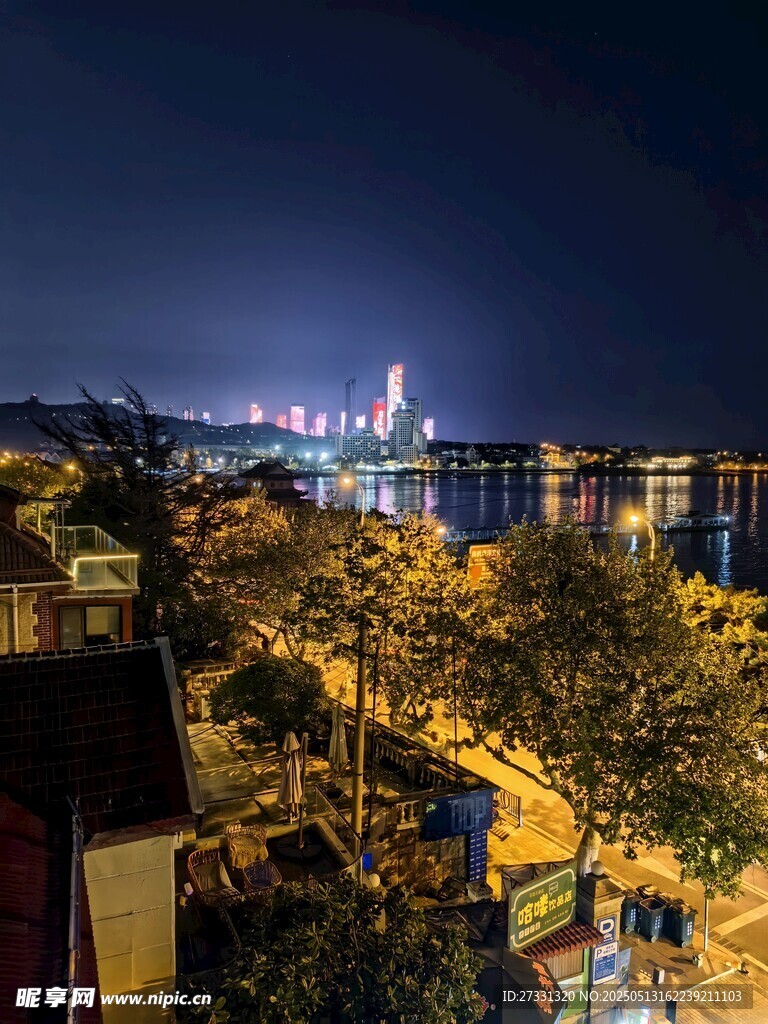 青岛城市河畔璀璨夜景