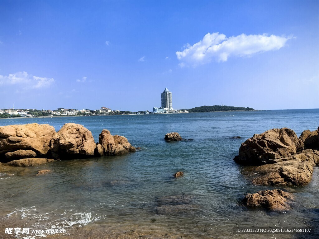 青岛海边礁石美景