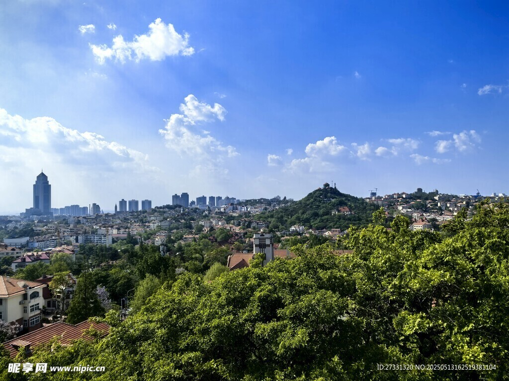 青岛城市绿树蓝天美丽景致