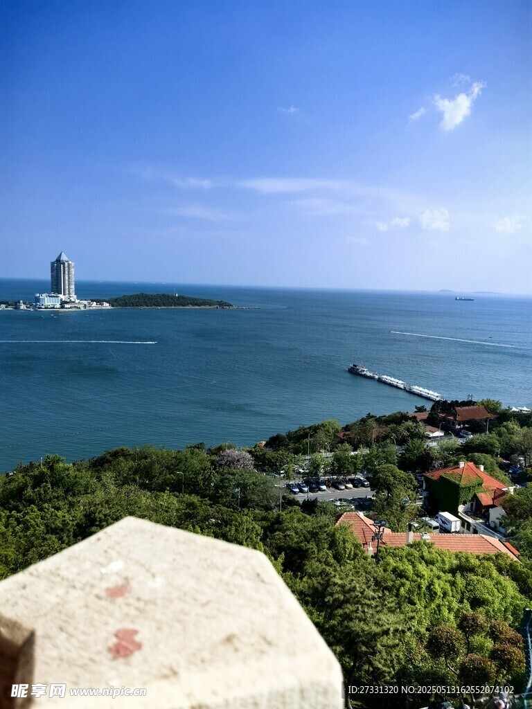 俯瞰青岛美丽海滨风光