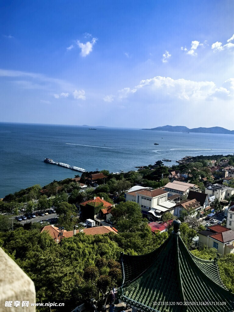 俯瞰青岛海滨小镇美丽风光