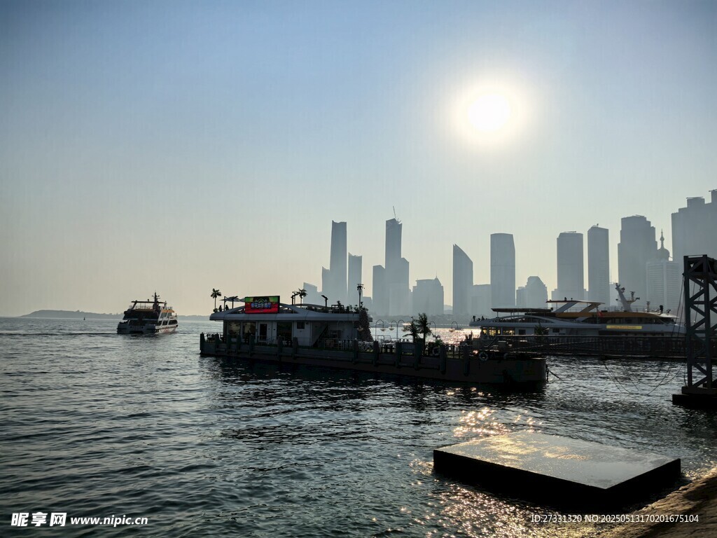 海滨城市码头风光