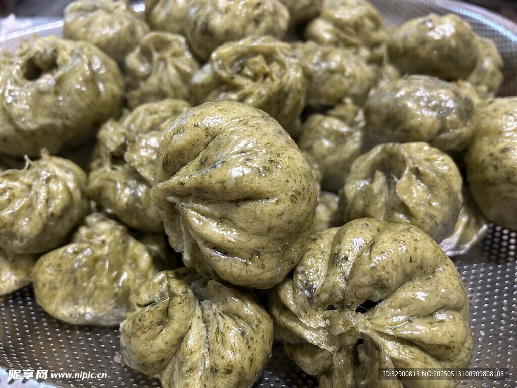 手工制作的美味绿色包子