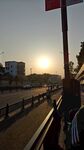 夕阳下的城市道路景观