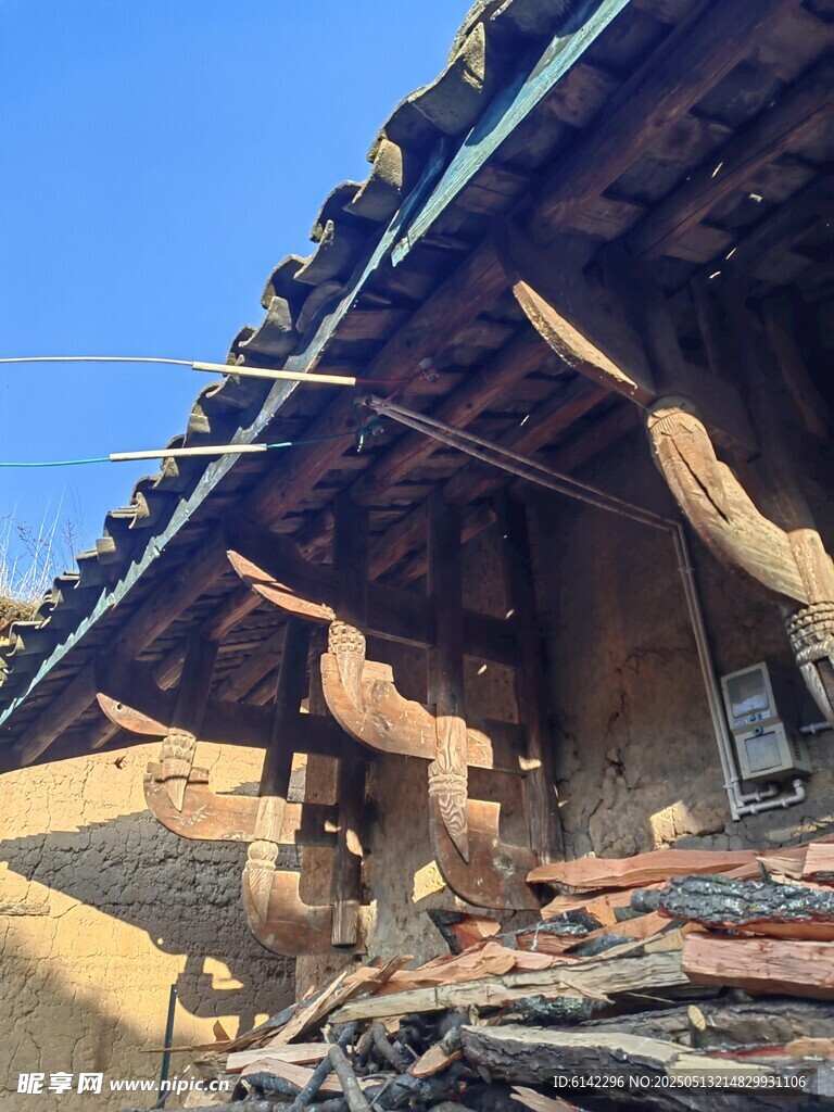 彝族建筑结构  斗拱