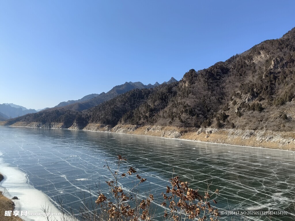 冬日河畔风光