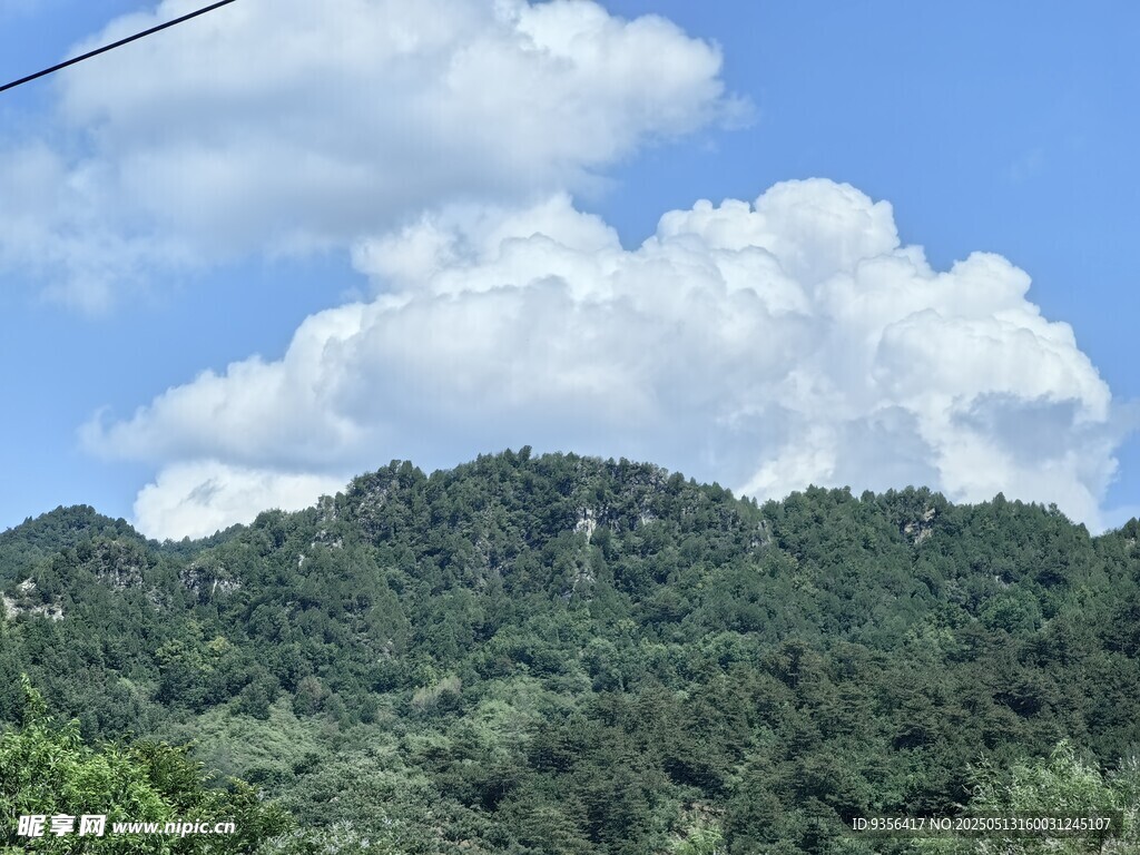 青山之上白云悠悠