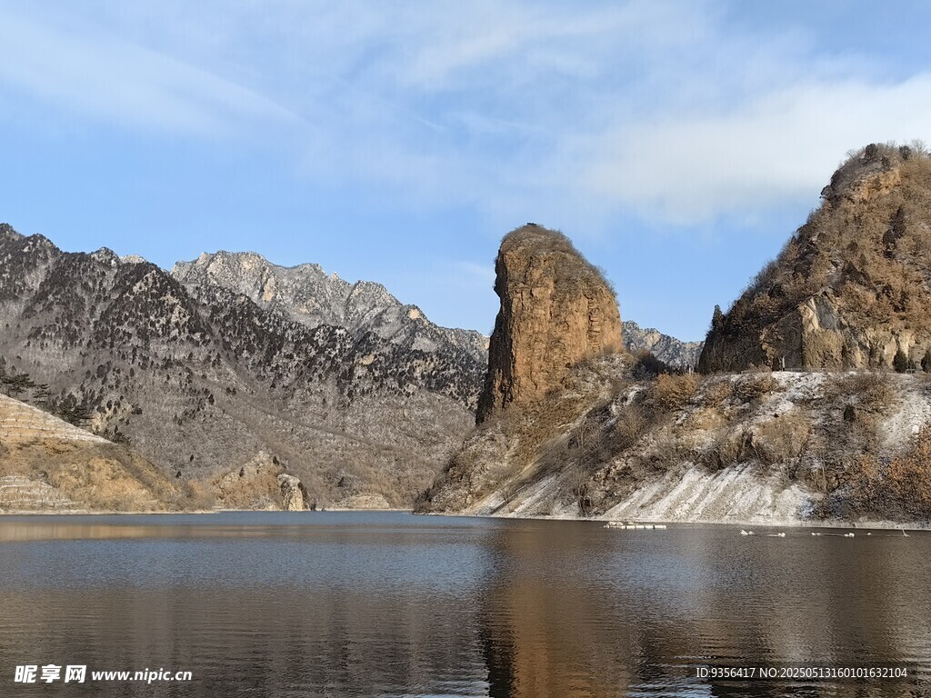 雪山湖泊壮丽自然景观