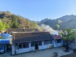 山间村落民居景象