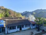 山村小屋炊烟袅袅