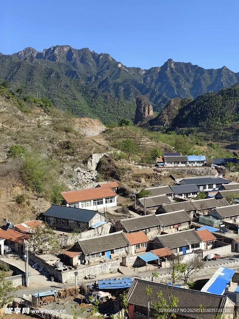山村风貌 错落有致的民居