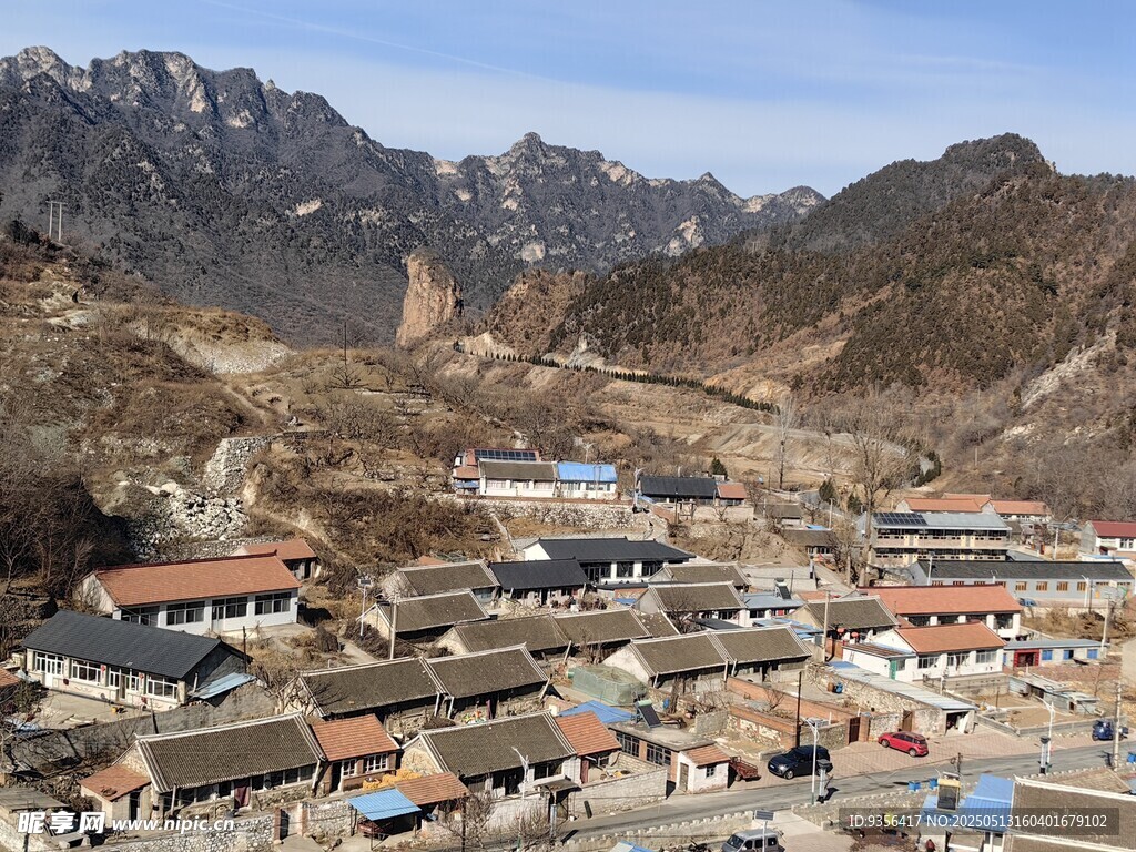 山间村落景色