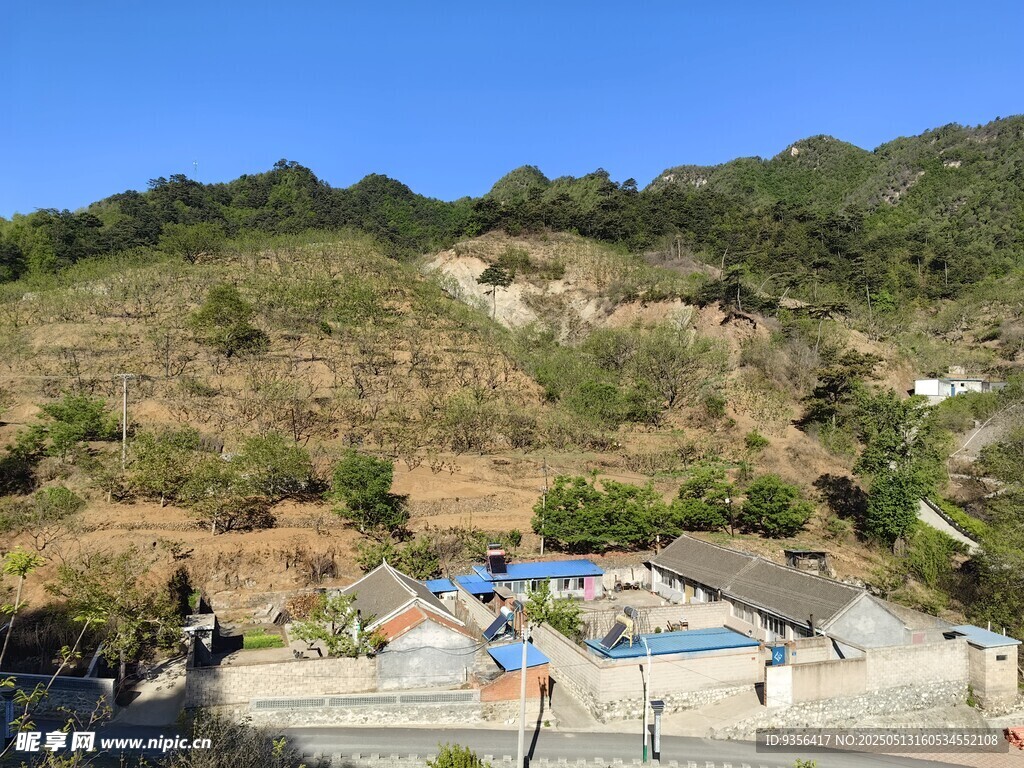 山间村落景致