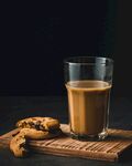 一杯咖啡配曲奇的惬意时光