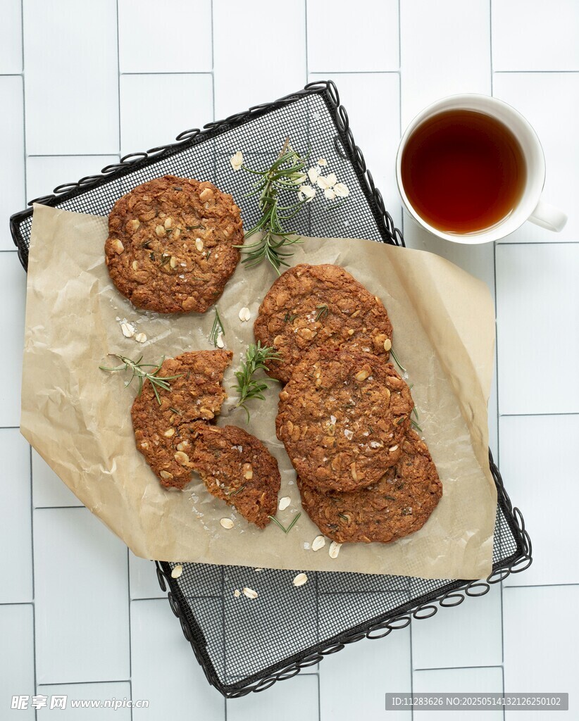 美味燕麦饼干配热茶