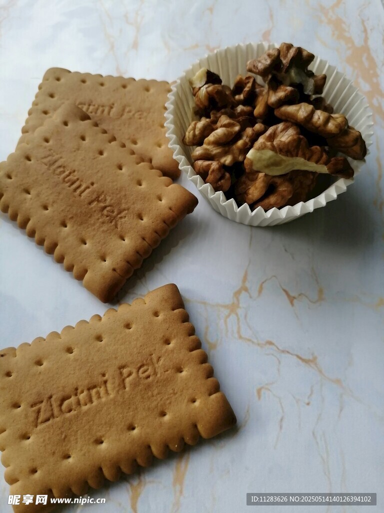 核桃与饼干的美味组合