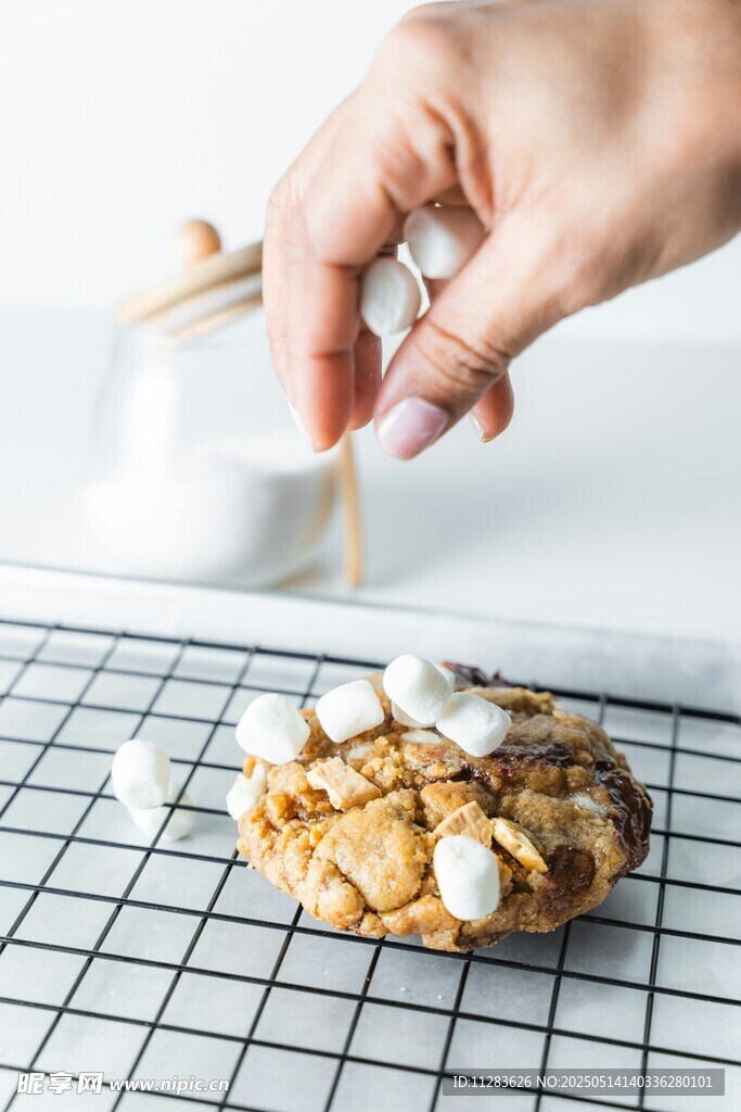 手工制作美味饼干瞬间