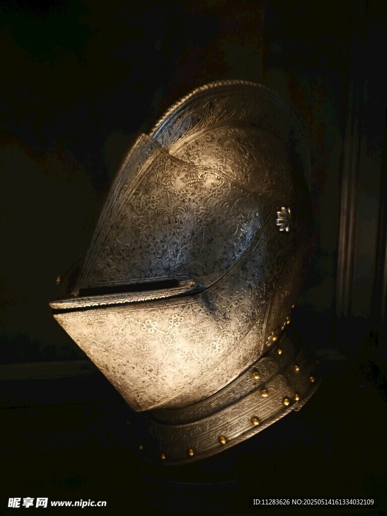 中世纪金属骑士头盔特写